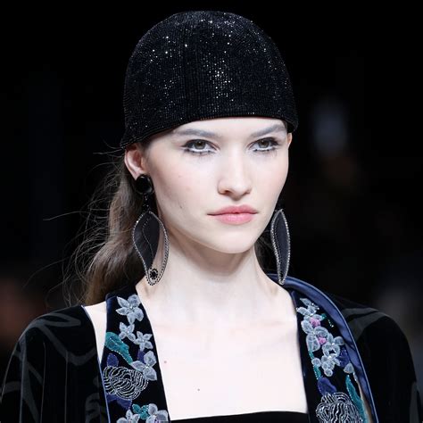 Paris Fashion Week, il trucco effetto workout di Dior, le onde boho .